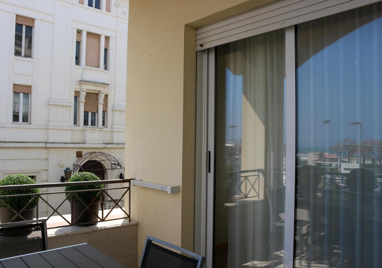 Bmp Apartment Atmosphere 2 Centrale, Vista Mare, Parcheggio Riccione Bagian luar foto